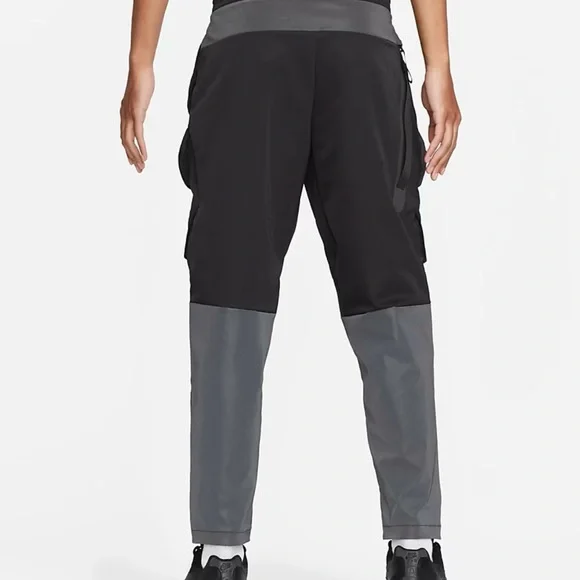 Nike Tech Pack Reflective Unlined Cargo Pant - Picture 3 of 12